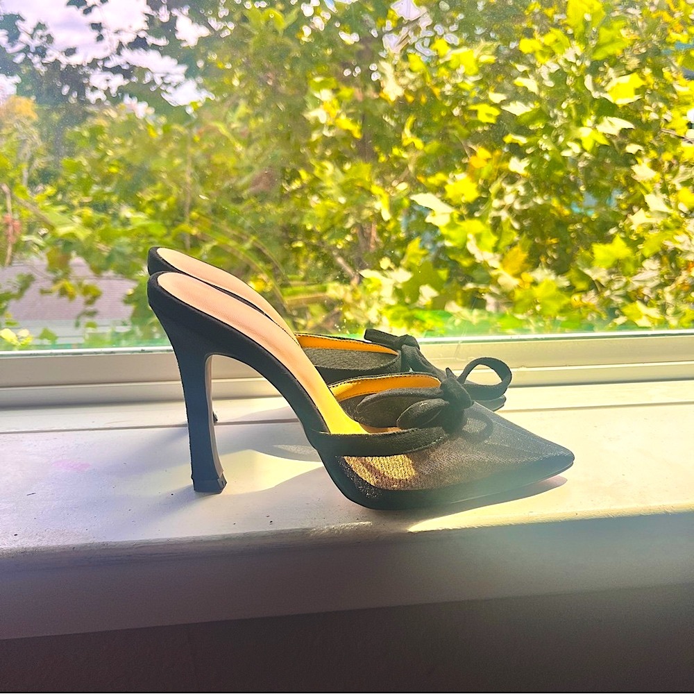 mesh bow tie detail heeled mules 🎀👠👡 - Picture 2 of 7